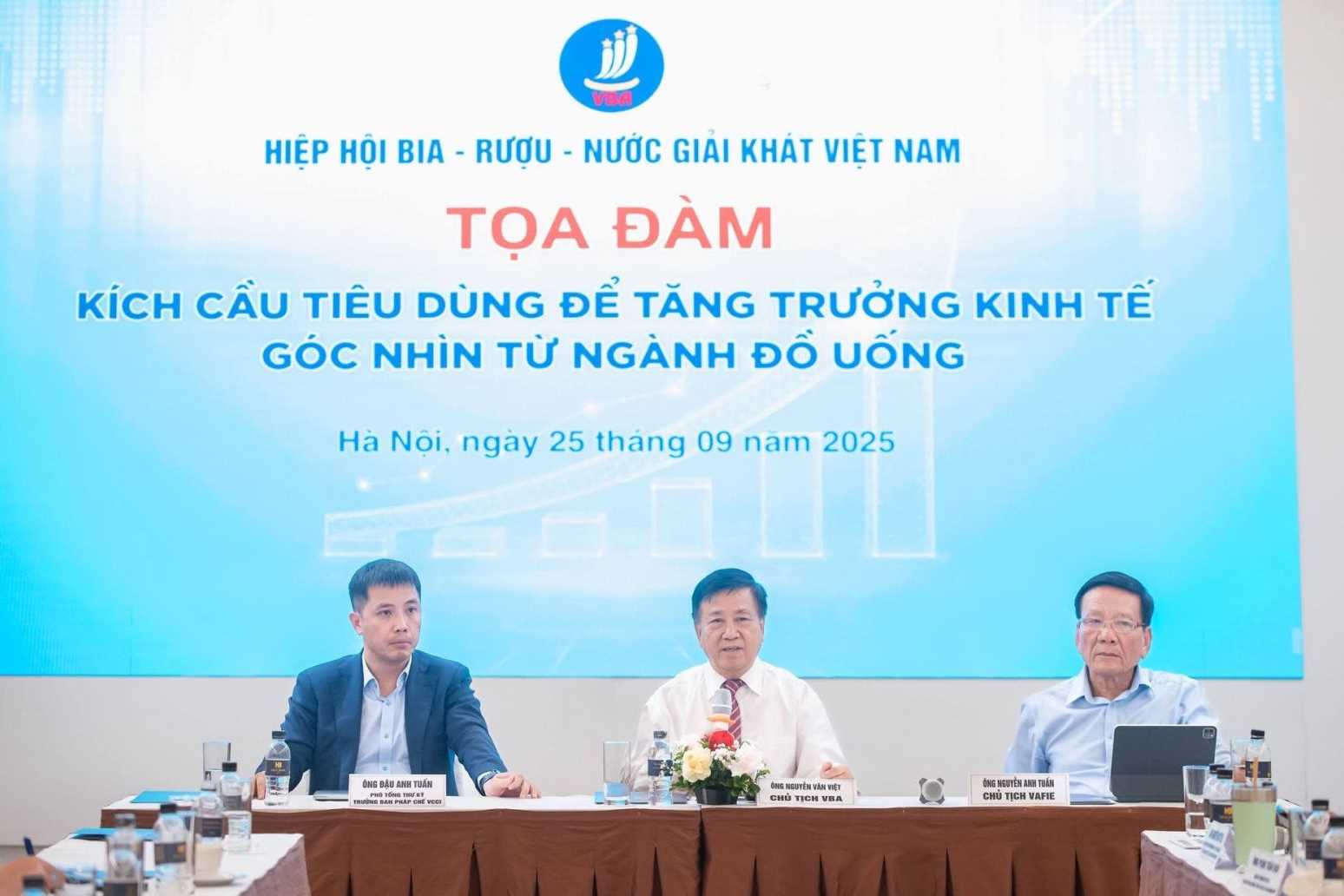 Kích cầu tiêu dùng để hỗ trợ tăng trưởng kinh tế: Ngành đồ uống 'kêu cứu' vì quy định thuế GTGT