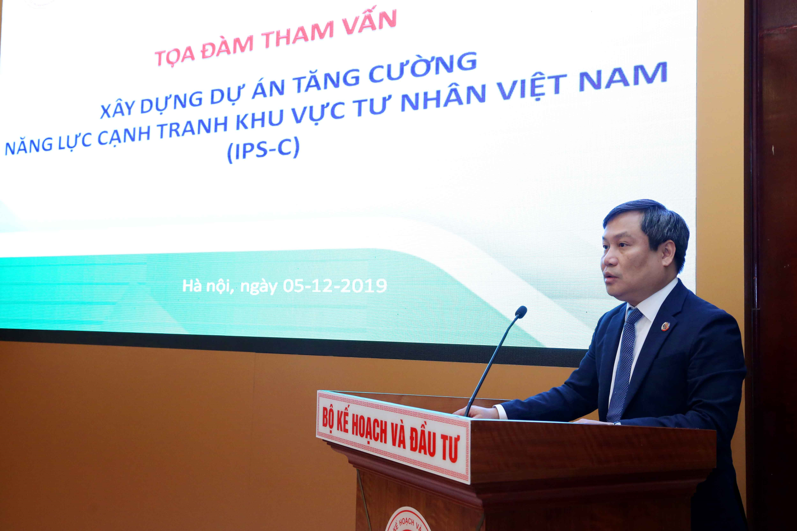 Tọa đàm tham vấn xây dựng dự án tăng cường năng lực cạnh tranh khu vực tư nhân Việt Nam