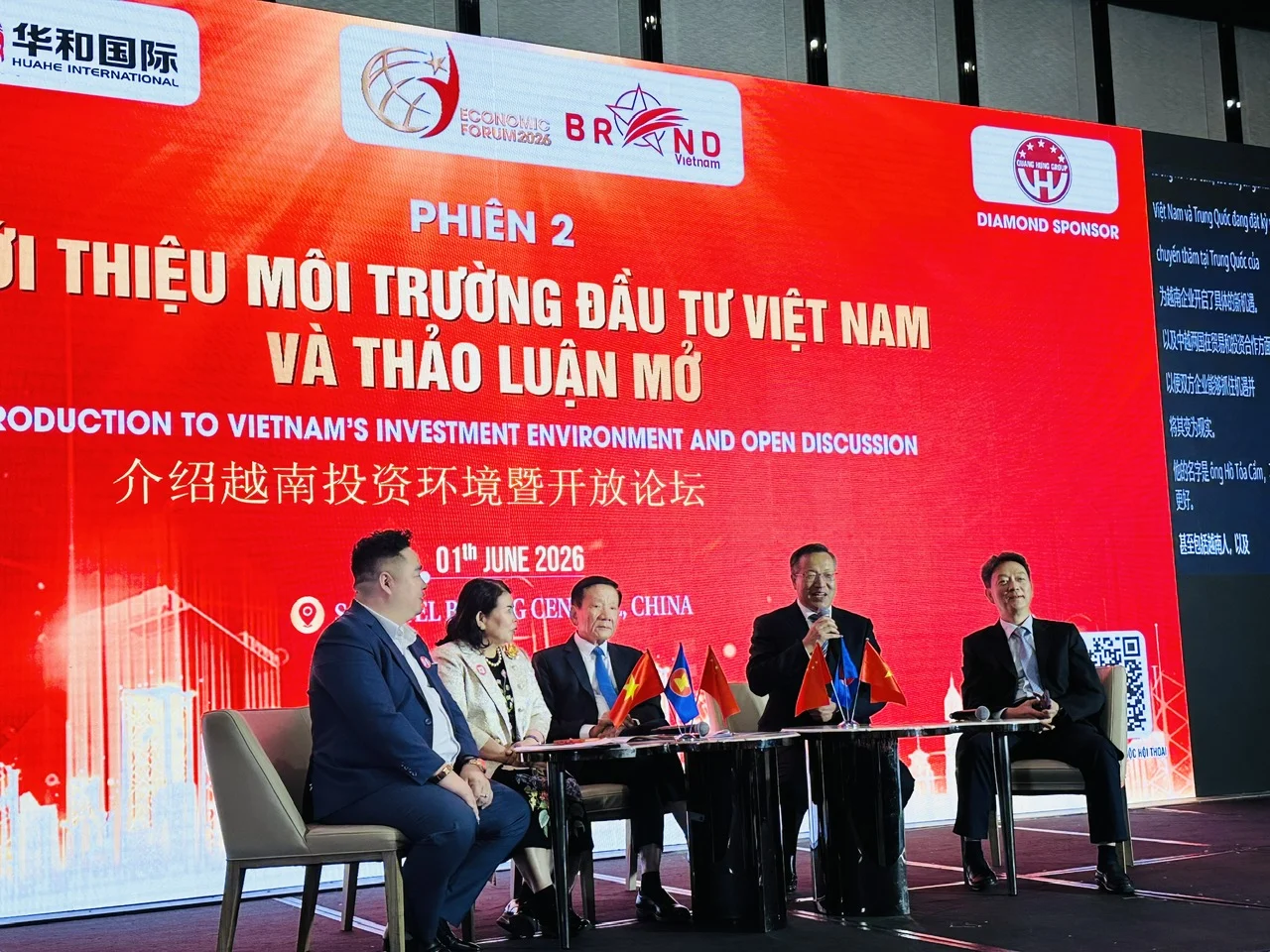 Phiên thảo luận mở Giới thiệu về môi trường đầu tư của Việt Nam. Ảnh: VAFIE